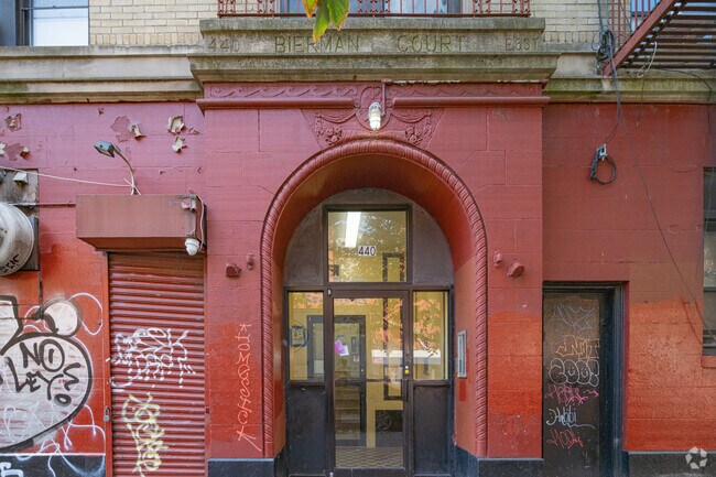 450 E 6th St New York, NY 10009 - 93 Avenue A