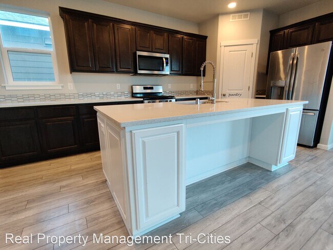 Building Photo - 4 br, 2.5 bath House - 4877 Corvina St.