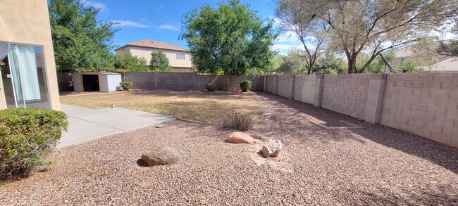 Foto del edificio - 1170 E Coppola St