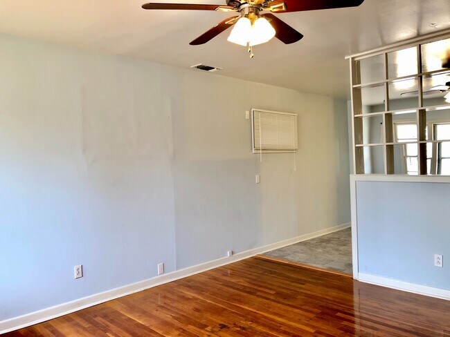 Building Photo - 3 Bed 1 Bath
