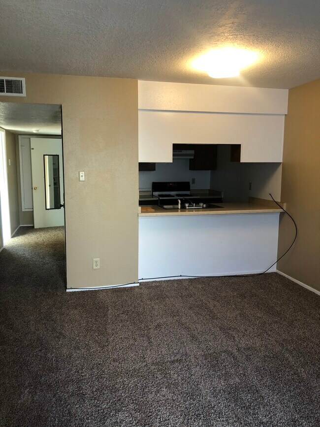 326 Geraldine Loop SE Unit C, Rio Rancho, NM 87124 Apartments in Rio
