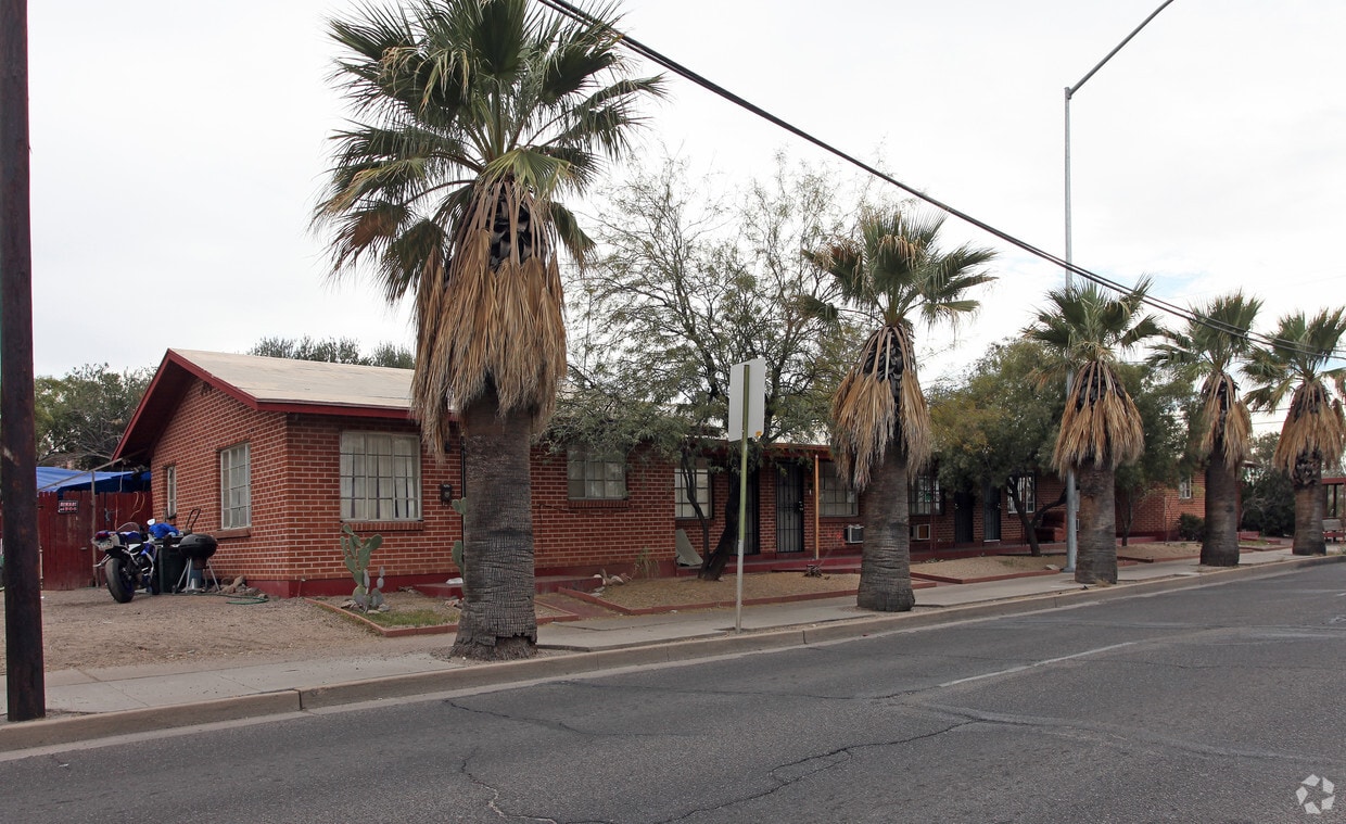 Building Photo - Euclid Apartments