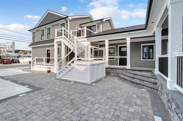 Building Photo - 204 E Primrose Rd