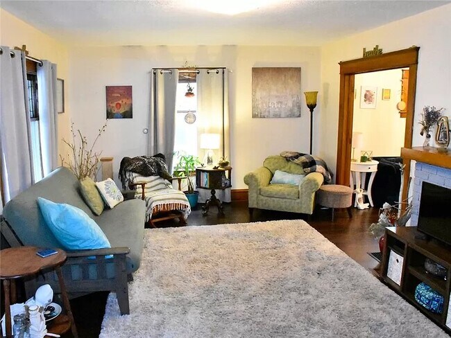 Living Room - 559 North St