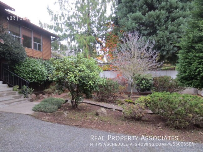 Foto del edificio - Single Family Home near Haller Lake