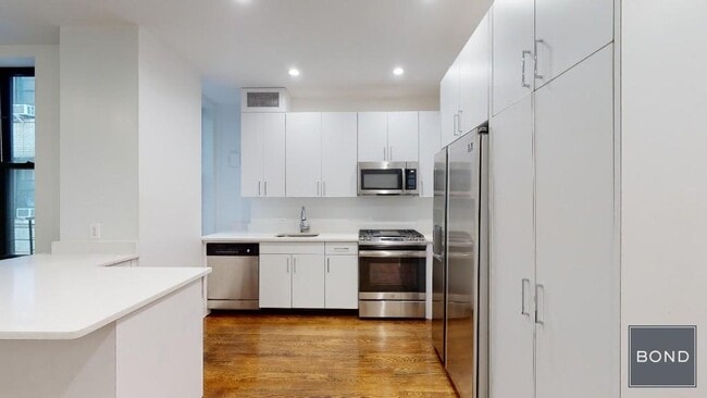Building Photo - 200 W 58th St