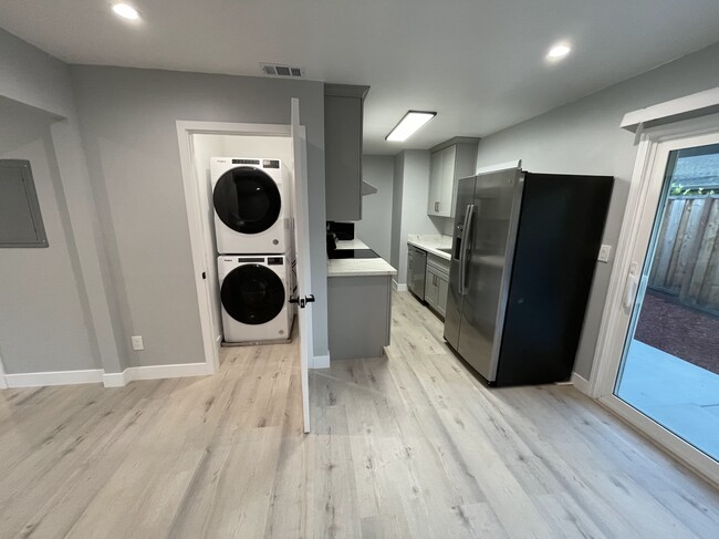 In-Unit Laundry - 686 San Luisito Way