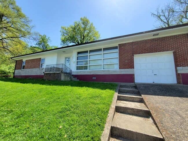 3 bedroom ranch - 3034 Moore St