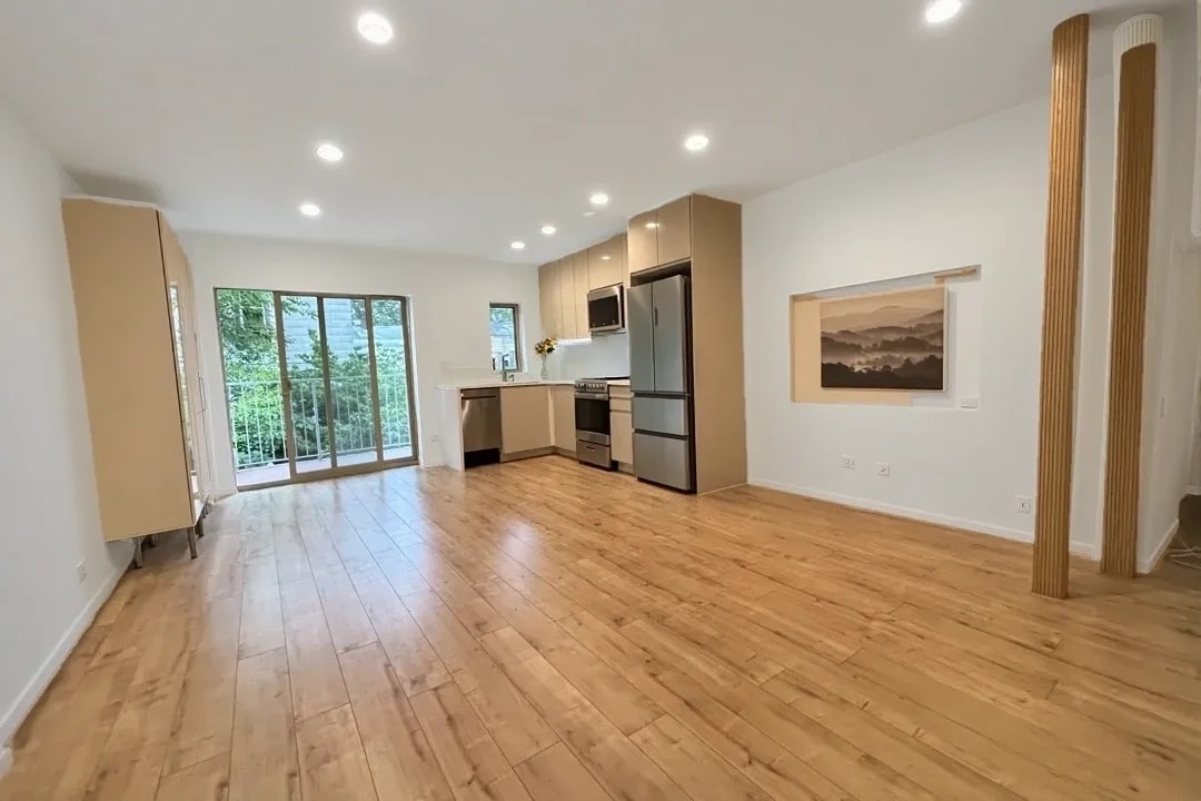 Foto principal - 35 E 4th St