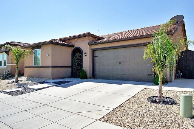 Building Photo - Beautiful 3/2.5 near Clovis East High School