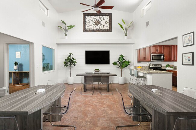 Acceso a la casa club con cocina completa. - One Month Free Aggie Square Apartments