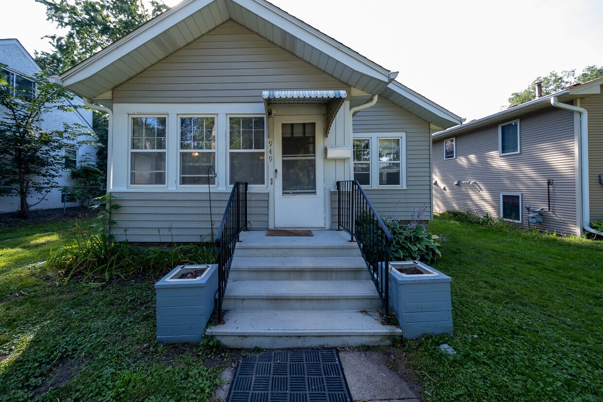 949 Allen Ave, Saint Paul, MN 55118 House Rental in Saint Paul, MN