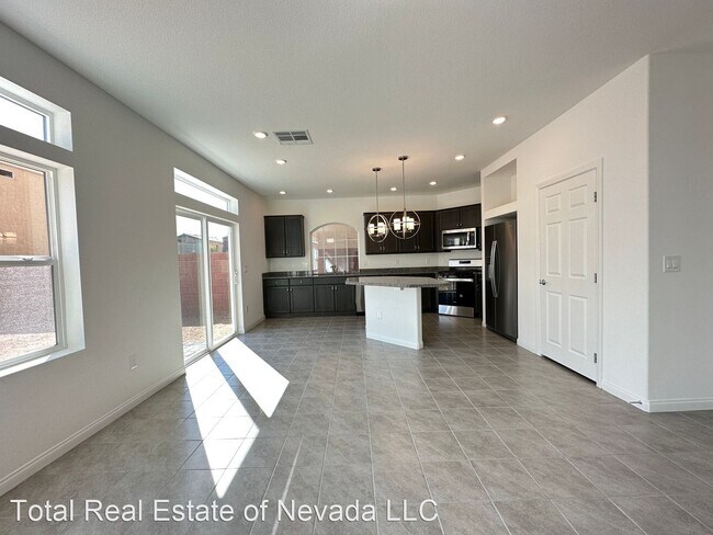 Foto del edificio - 5 br, 3.5 bath House - 7744 Bellenden St