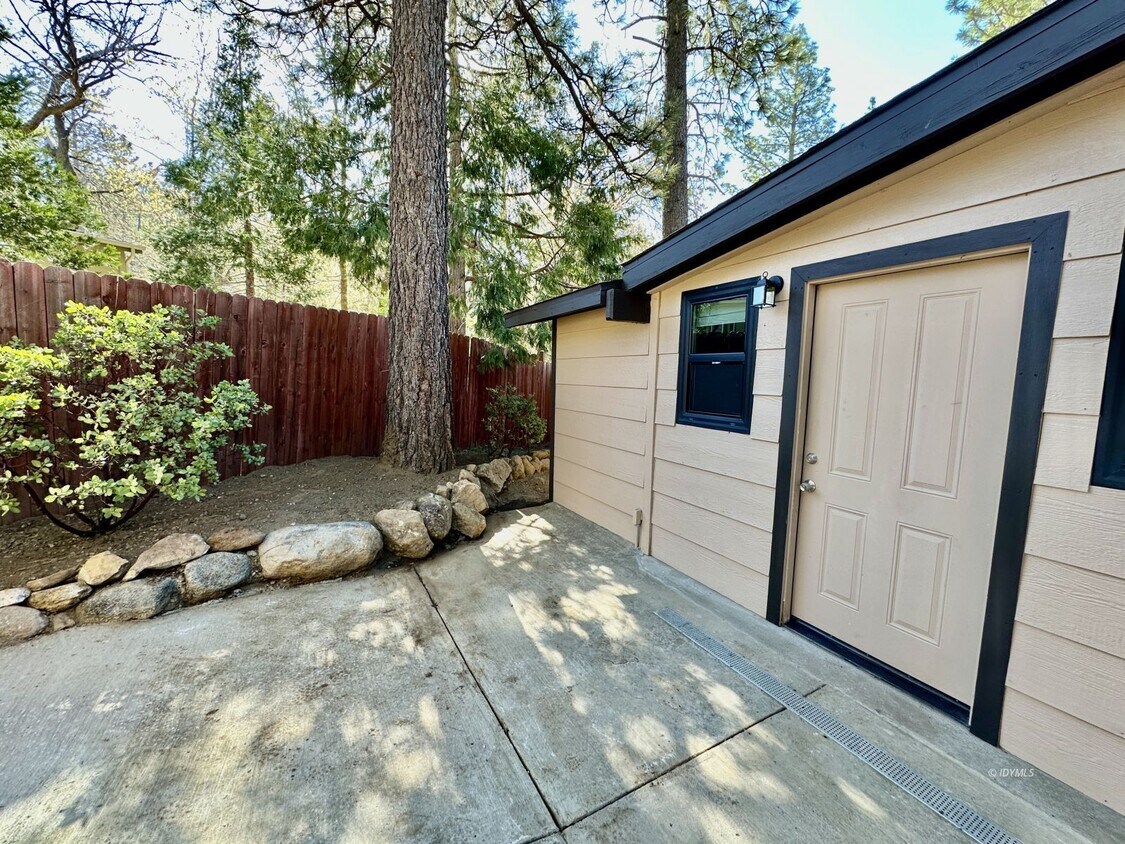 Primary Photo - 2 Bedroom in Town Rental
