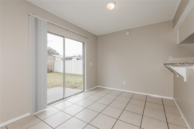 Building Photo - 2210 N Merrin St