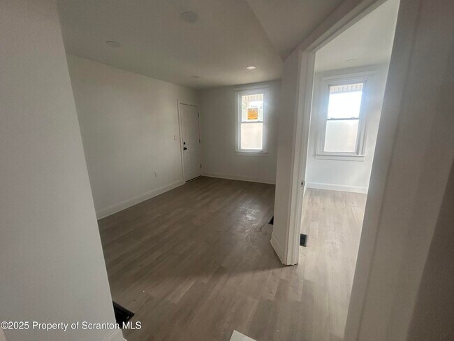 Building Photo - 1344 N Washington Ave