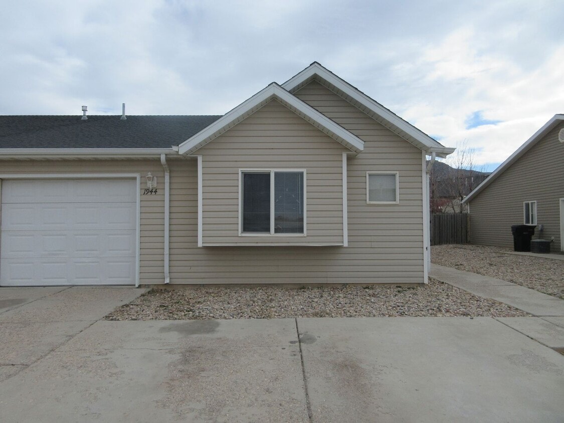 Primary Photo - 3 Bedroom, 2 Bathroom Twin Home