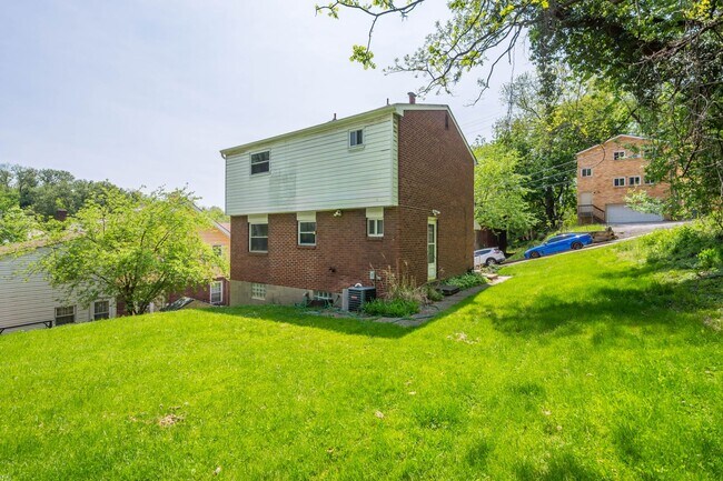 Foto del edificio - AVAILABLE JULY 1ST! UPDATED 3-bedroom!!