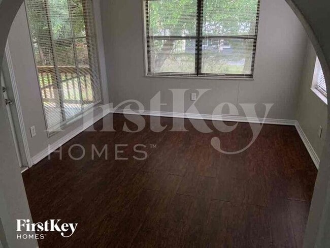 Building Photo - 3408 E Knollwood St