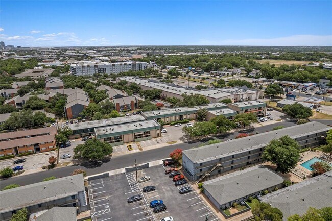 Foto del edificio - 2600 Penny Ln