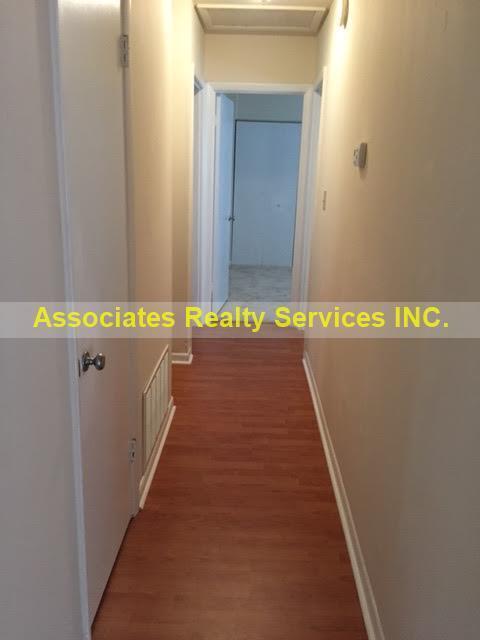 Building Photo - SUBLEASE- Spacious 3 bedroom in Carol Esta...