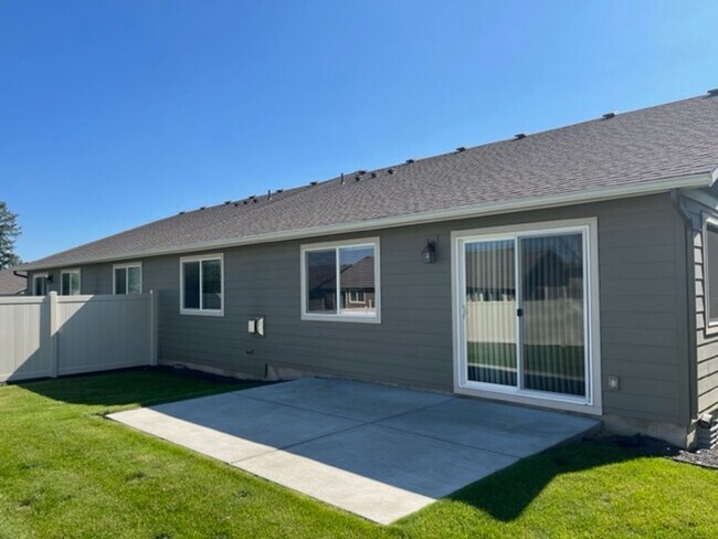 Building Photo - 1606