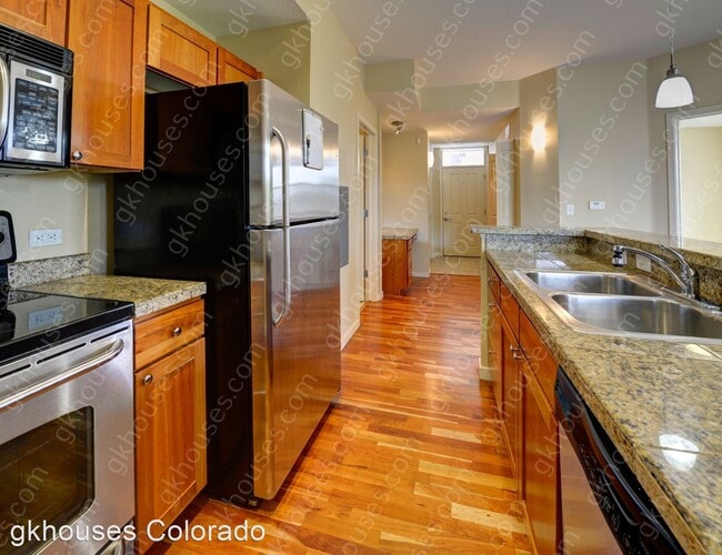 Building Photo - 2 br, 2 bath House - 2930 Bluff Street #313