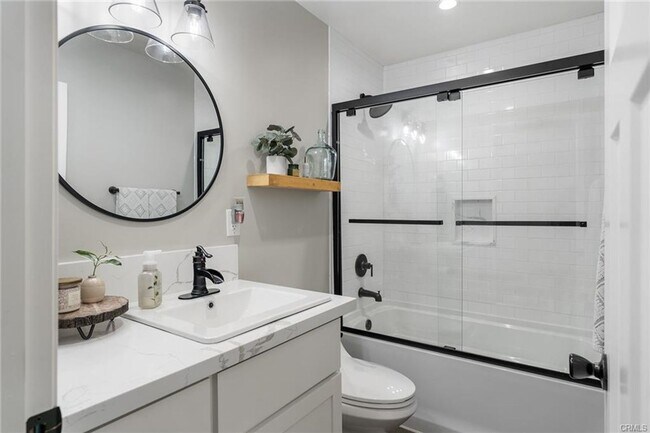 Building Photo - Charming Home in Lower Paradise (With Owne...