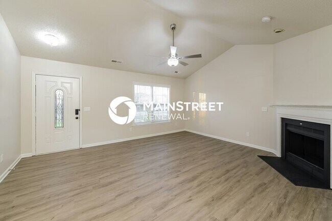 Building Photo - 3 Bedroom Pet-Friendly Home in GREENSBORO,...