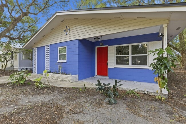 Building Photo - Beautiful, renovated 3 bedroom 1 bath home