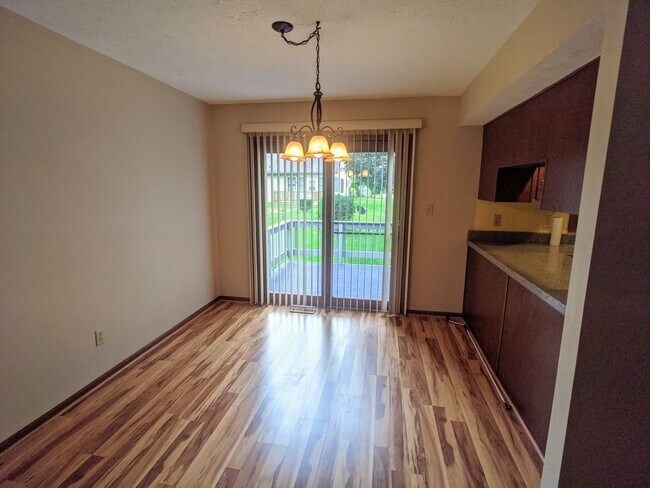 Foto del edificio - Charming 2 bed 1.5 bath home (duplex) in Greenwood!
