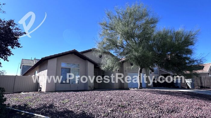 Foto principal - 3 Bed, 3 Bath Hesperia Home w/Bonus Room!!!