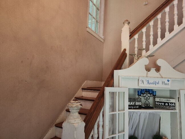 Foto del edificio - 714 E Lamar St