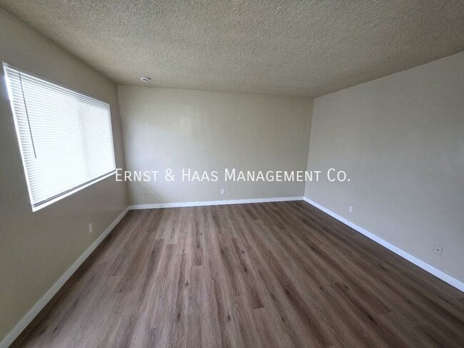 Foto del edificio - 9119 Rose St