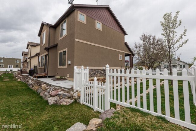 Foto del edificio - 3 br, 2.5 bath House - 414 E Penney Ave