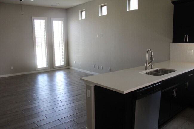 Foto del edificio - 13580 Doncaster St