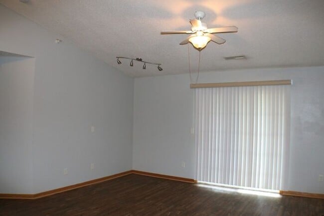 Building Photo - $1,175 | 2 Bedroom, 1 Bathroom Condo | Pet...