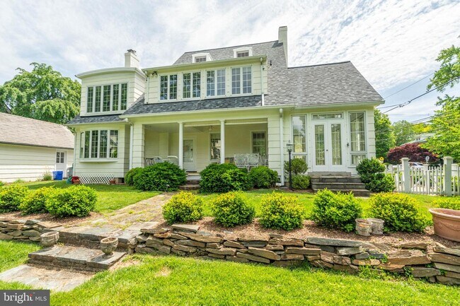 Foto del edificio - 5301 Edgemoor Ln