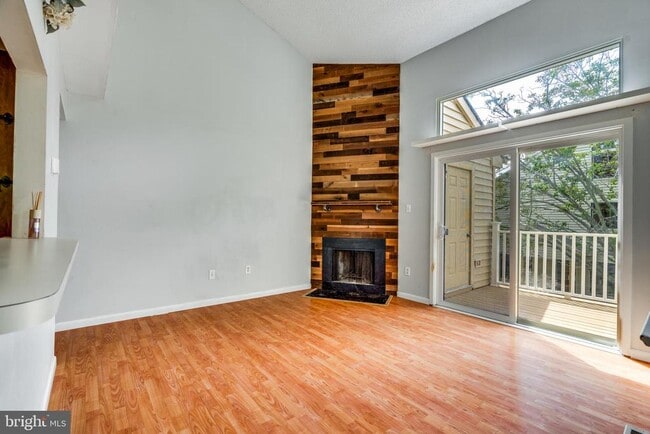 Building Photo - 1004 Gregorys Way