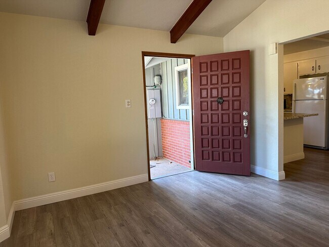 Foto del edificio - Your Next Chapter Starts Here - Convenient Redding Location!