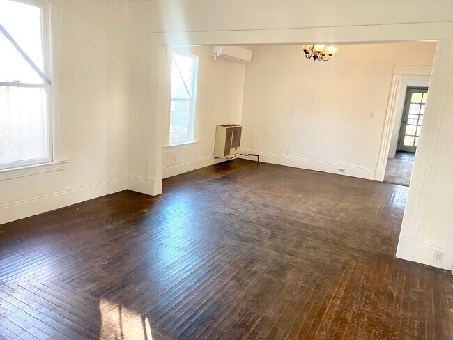 Foto del edificio - 3 br, 1 bath House - 244 N U St