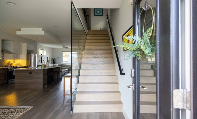 Foto del edificio - 4315 Hunt Ave