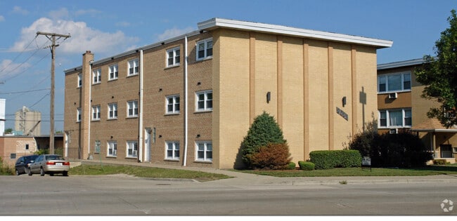 Building Photo - 6028 S Archer Rd