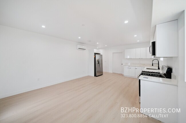Foto del edificio - 5655 Case Ave