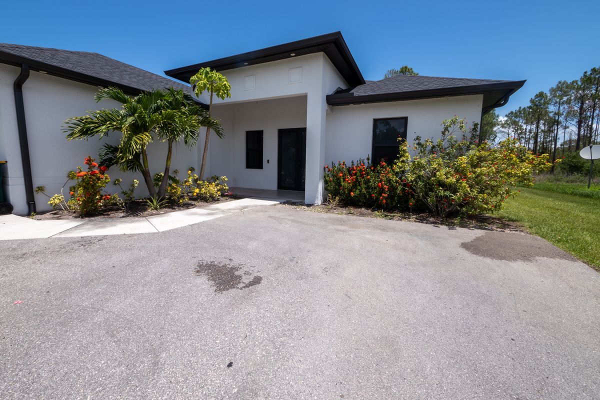 Foto principal - 4427 43rd Ave NE