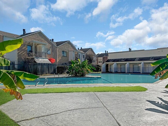 Building Photo - 10124 Waterstone Dr