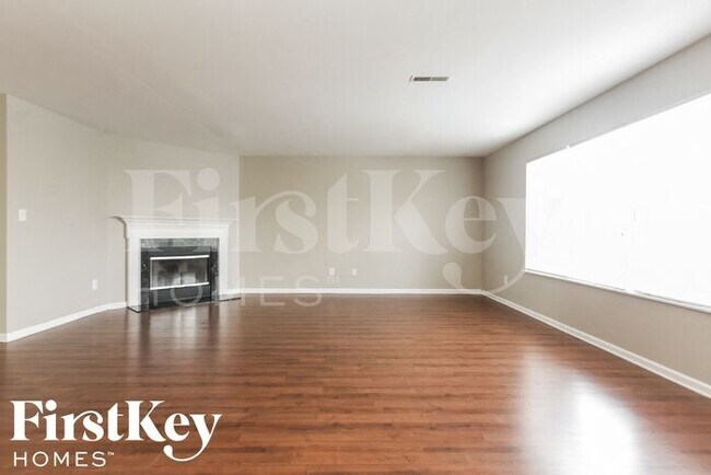 Foto del edificio - 565 Hummingbird Ln