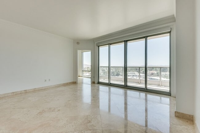 Building Photo - Turnberry Towers East Unit 505