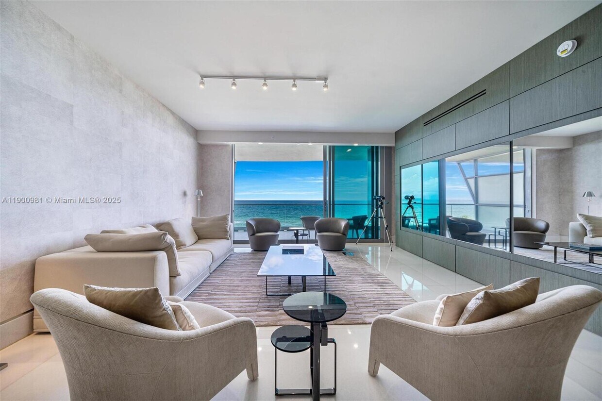 Foto principal - 9349 Collins Ave