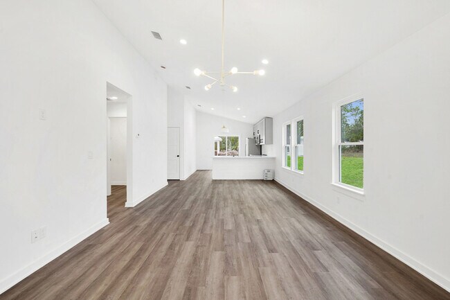 Building Photo - 980 W 9th St